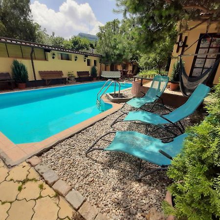 Casa Mica Guesthouse Bukares Bagian luar foto