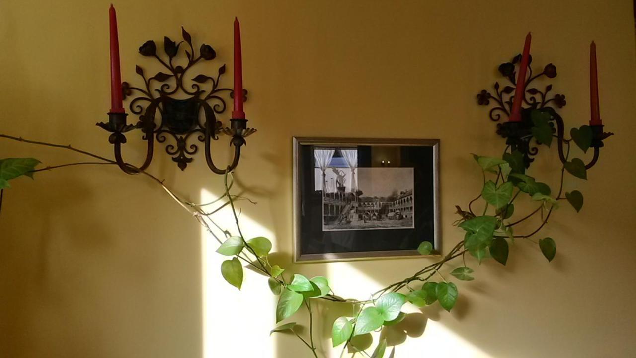 Casa Mica Guesthouse Bukares Bagian luar foto