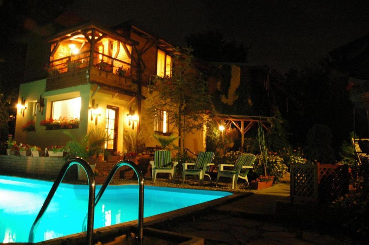 Casa Mica Guesthouse Bukares Bagian luar foto