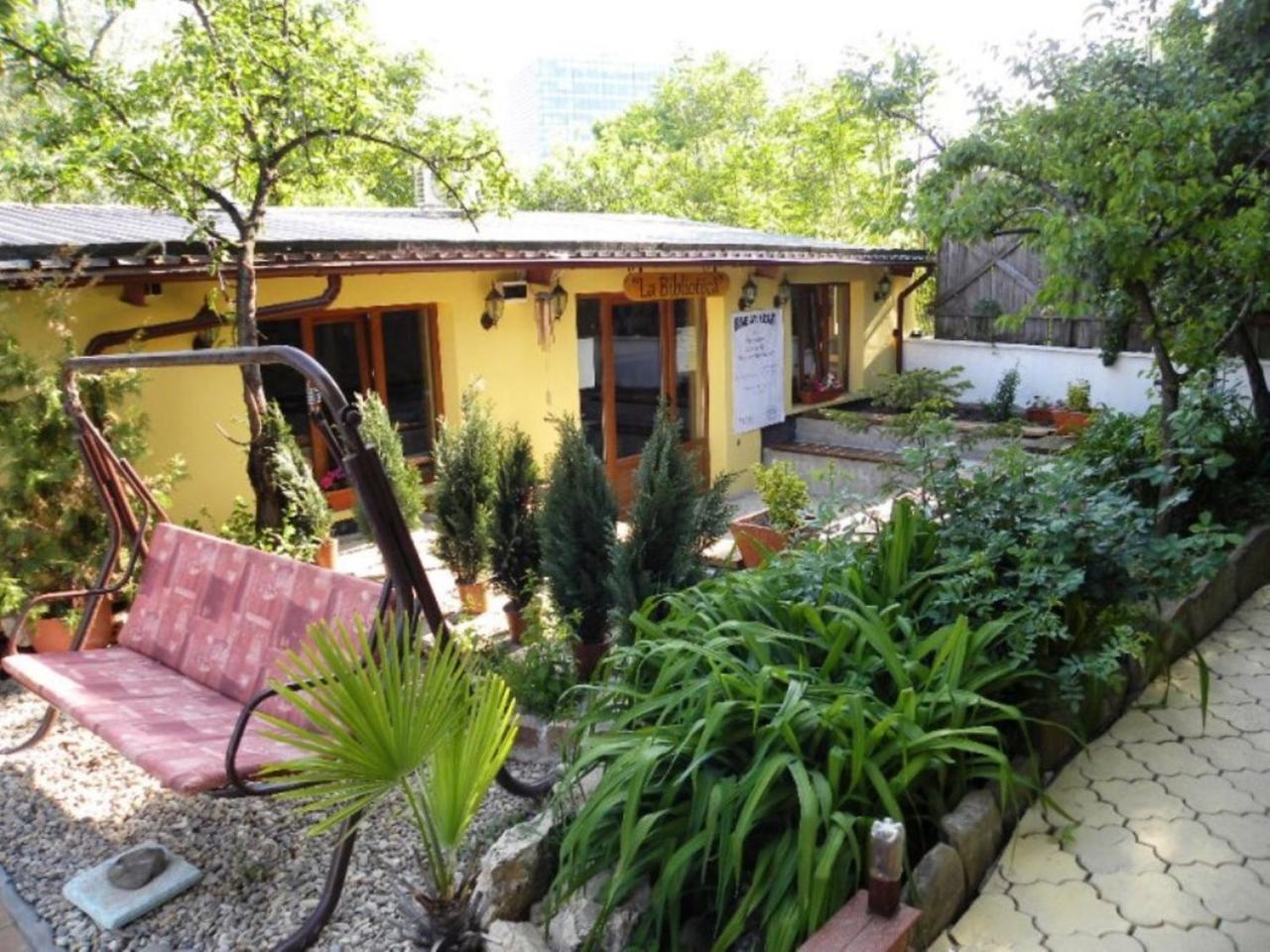 Casa Mica Guesthouse Bukares Bagian luar foto