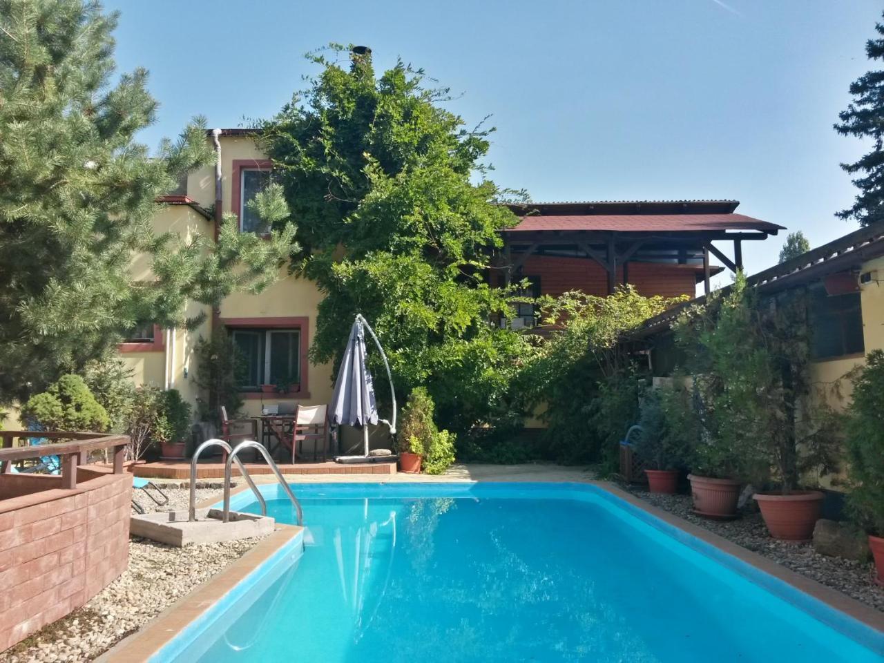 Casa Mica Guesthouse Bukares Bagian luar foto