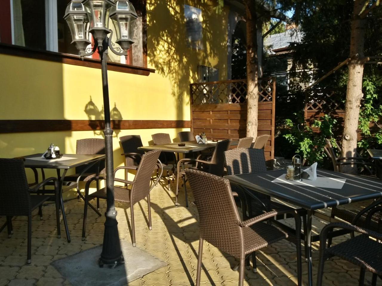 Casa Mica Guesthouse Bukares Bagian luar foto