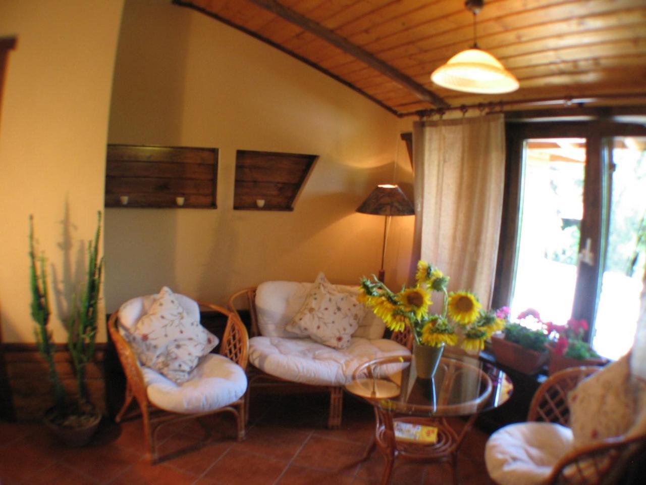 Casa Mica Guesthouse Bukares Bagian luar foto