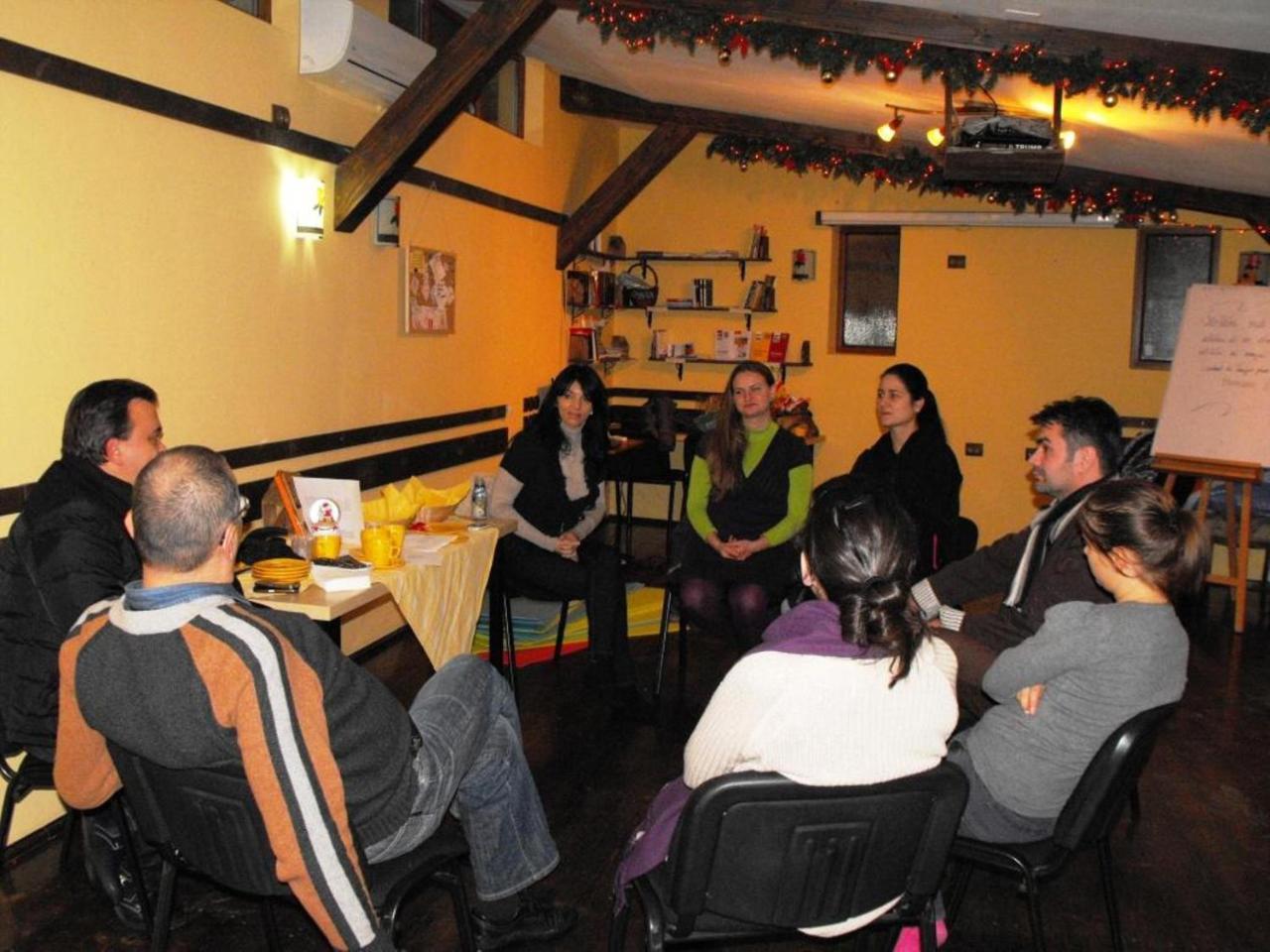 Casa Mica Guesthouse Bukares Bagian luar foto