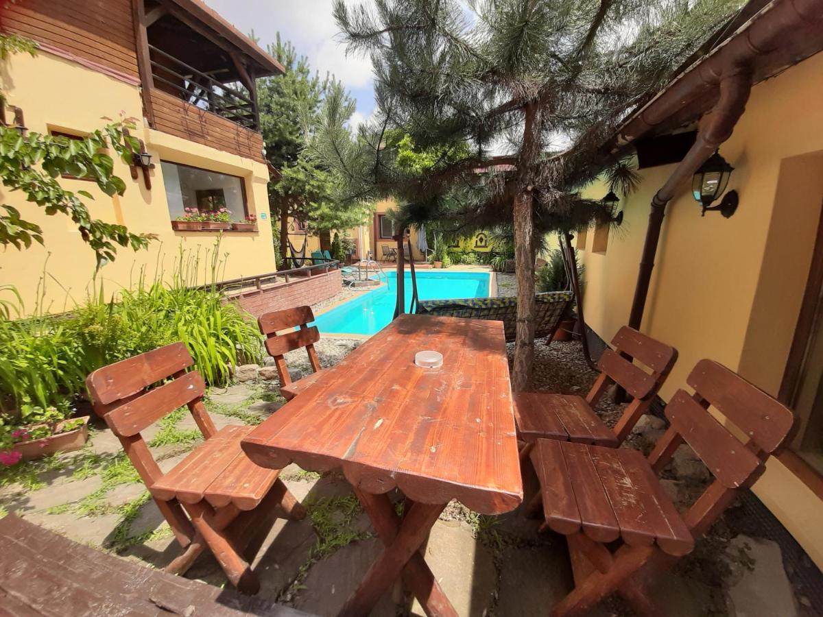 Casa Mica Guesthouse Bukares Bagian luar foto