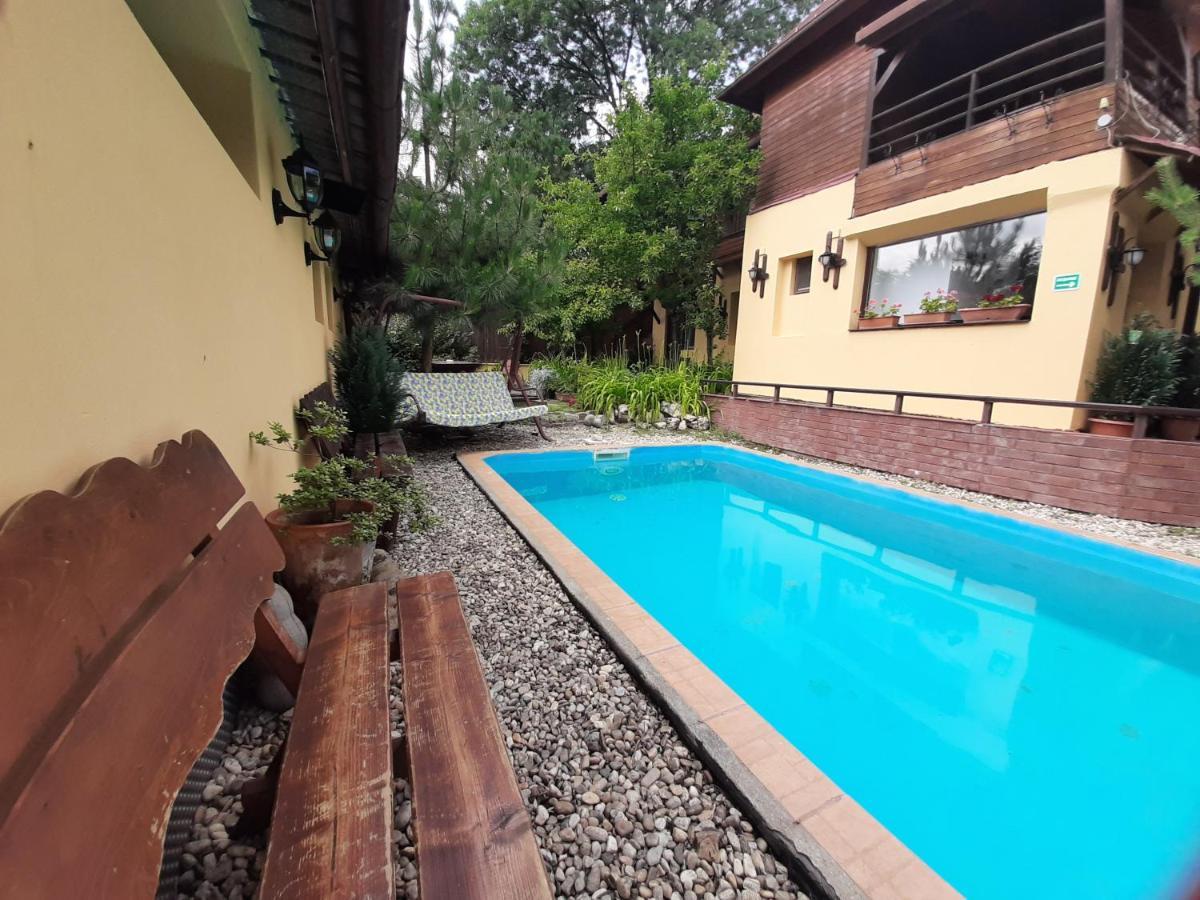 Casa Mica Guesthouse Bukares Bagian luar foto